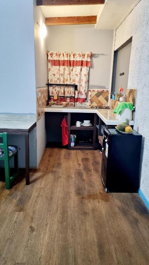 Hostal Henua Roa Ханга-Роа Экстерьер фото